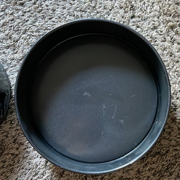 8" Wilton Springform Pan & 9” Springform Pan - Picture 3 of 4